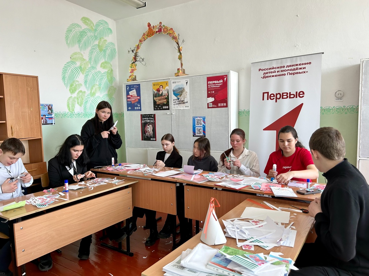 Творческая мастерская по изготовлению открыток к 8 марта.